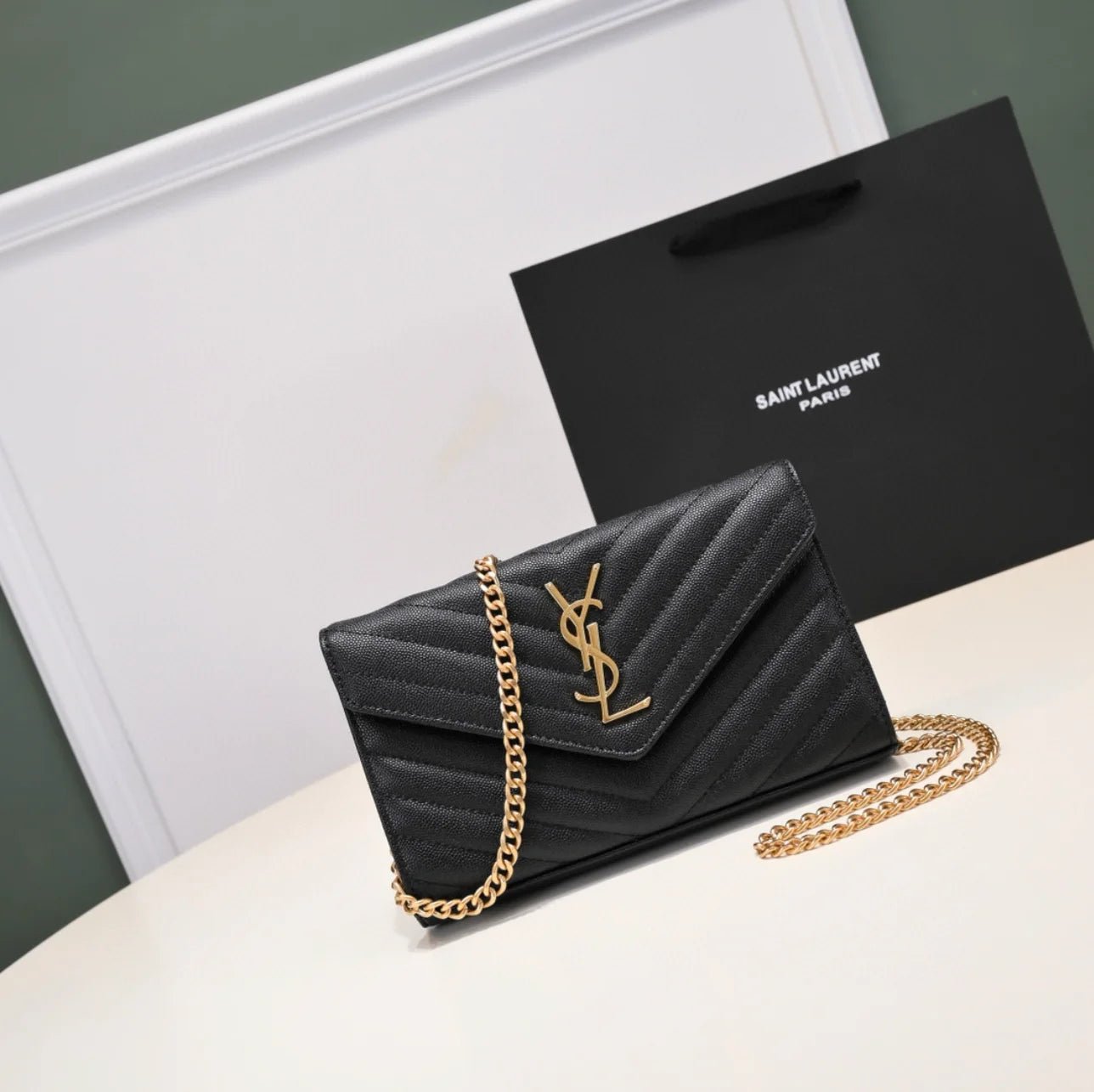 CARTERA CON CADENA NEGRO