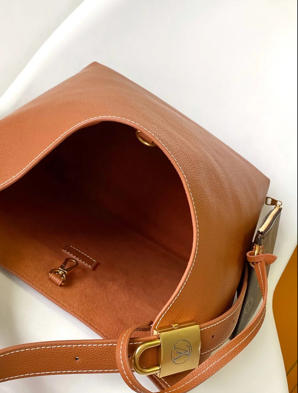 HOBO DE CLAVE DISCRETA MM COÑAC