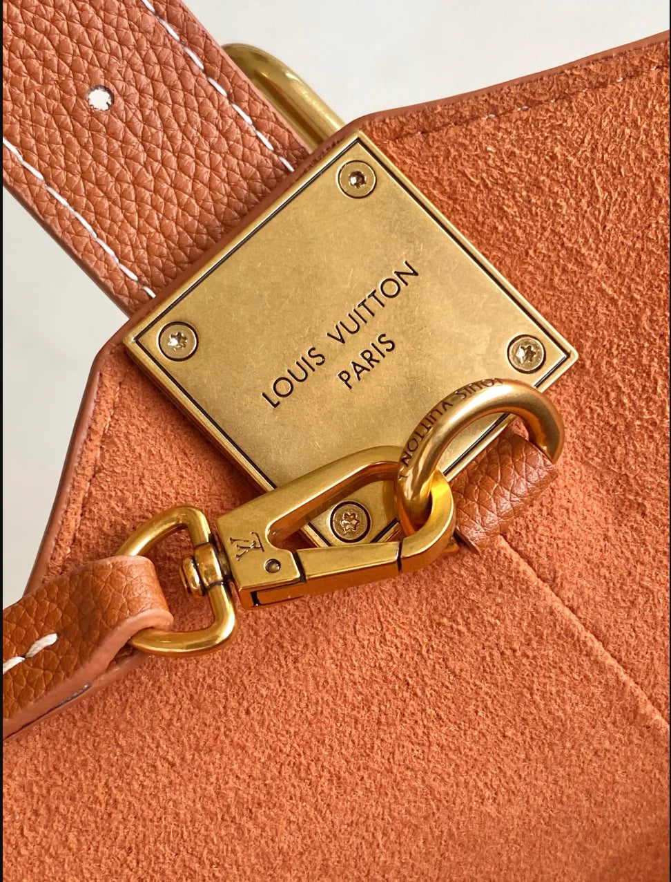 HOBO DE CLAVE DISCRETA MM COÑAC