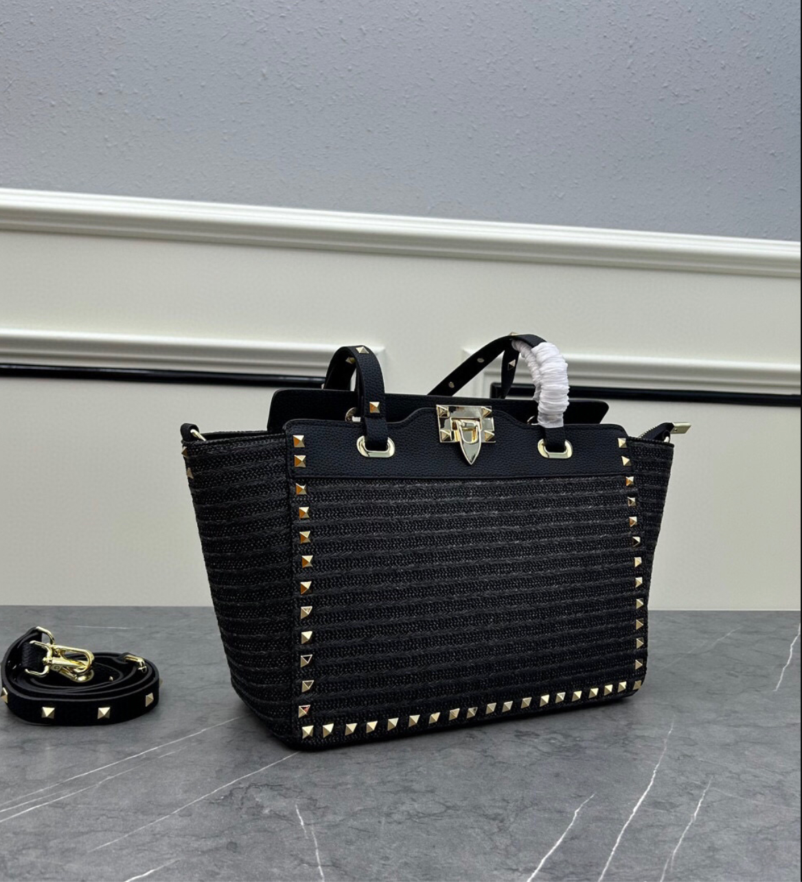 TOTE ROCKSTUD RAFIA BLACK
