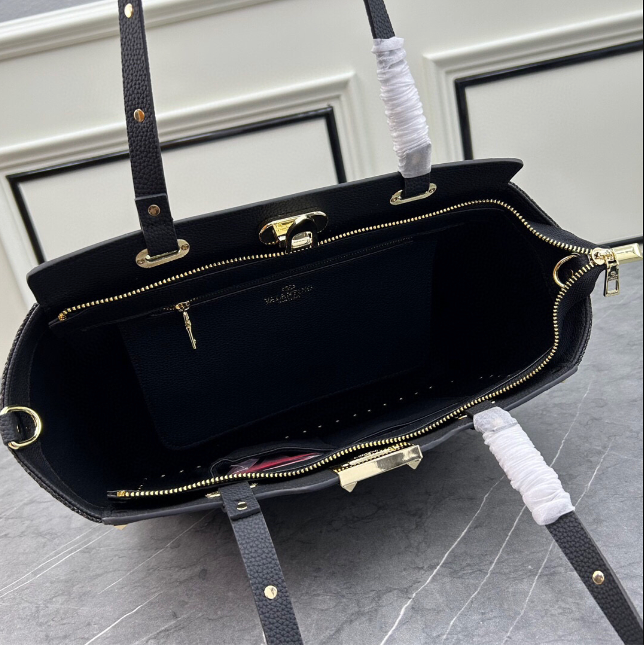 TOTE ROCKSTUD RAFIA BLACK