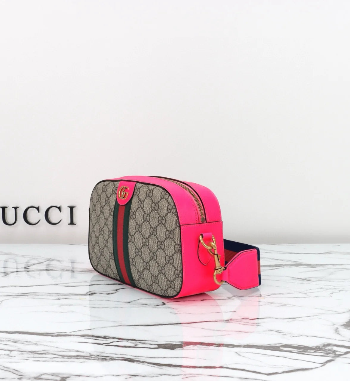 BOLSO CON CORREA