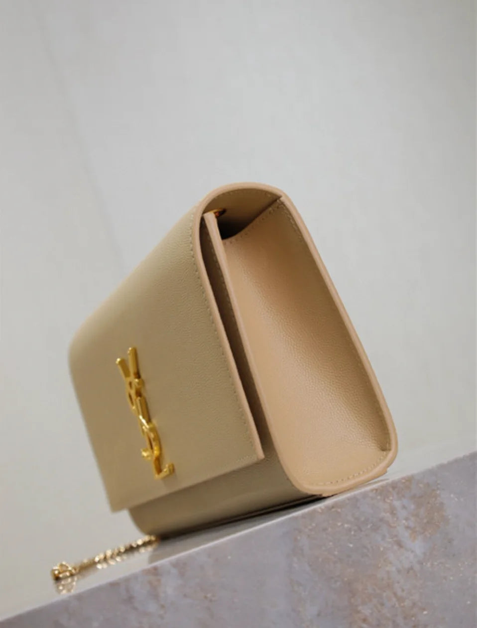 KATE BEIGE