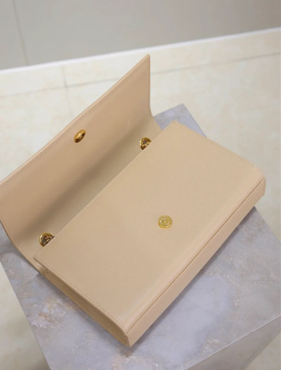 KATE BEIGE