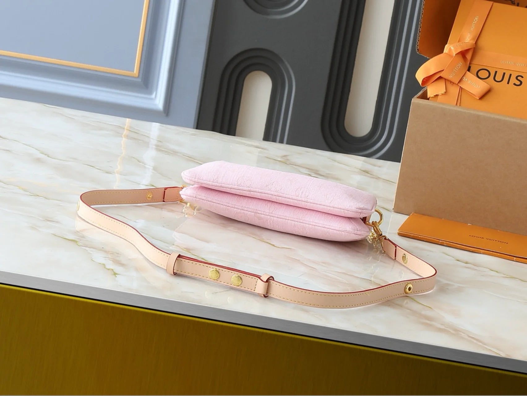 Liv Pochette