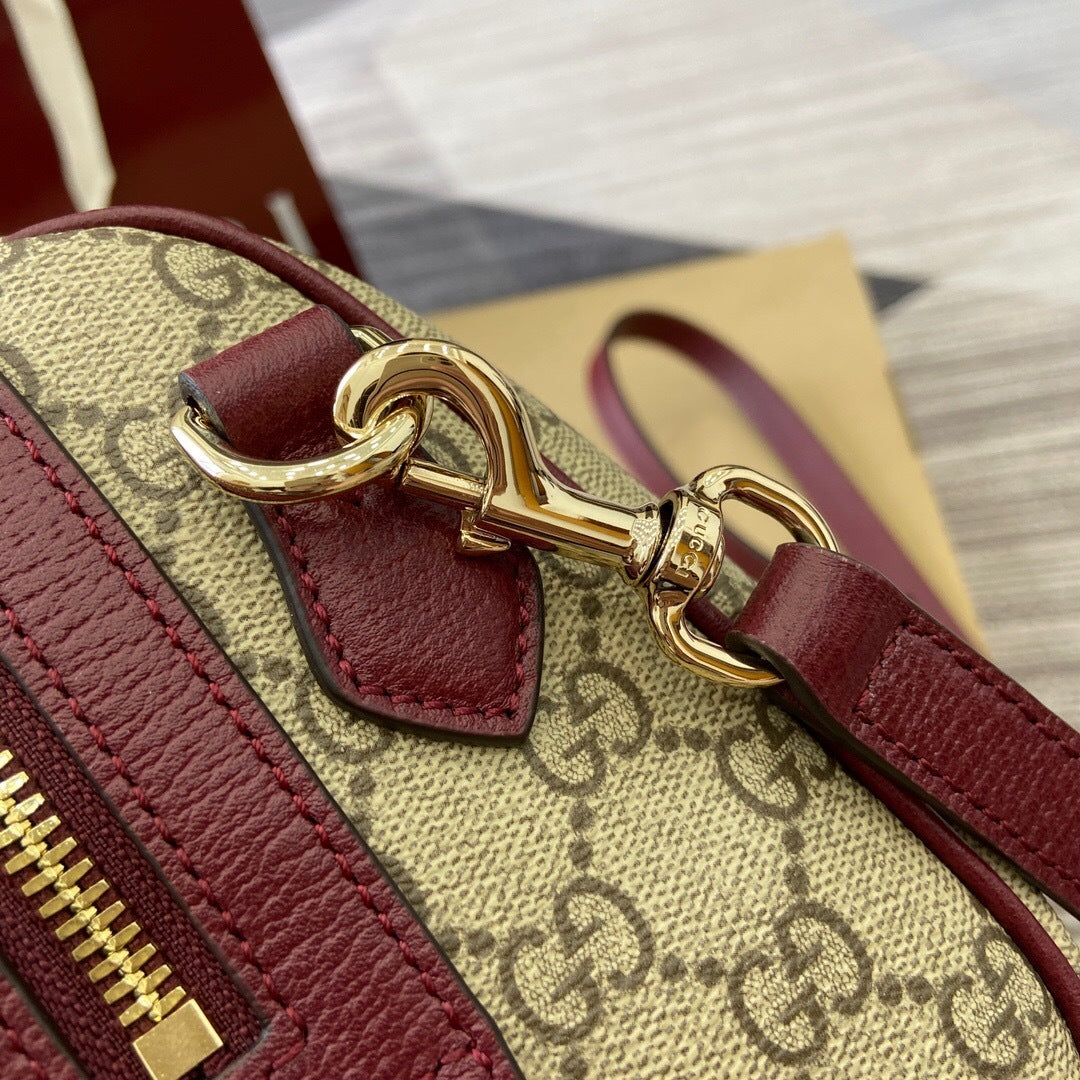 Bolso Boston Ophidia tamaño mediano.