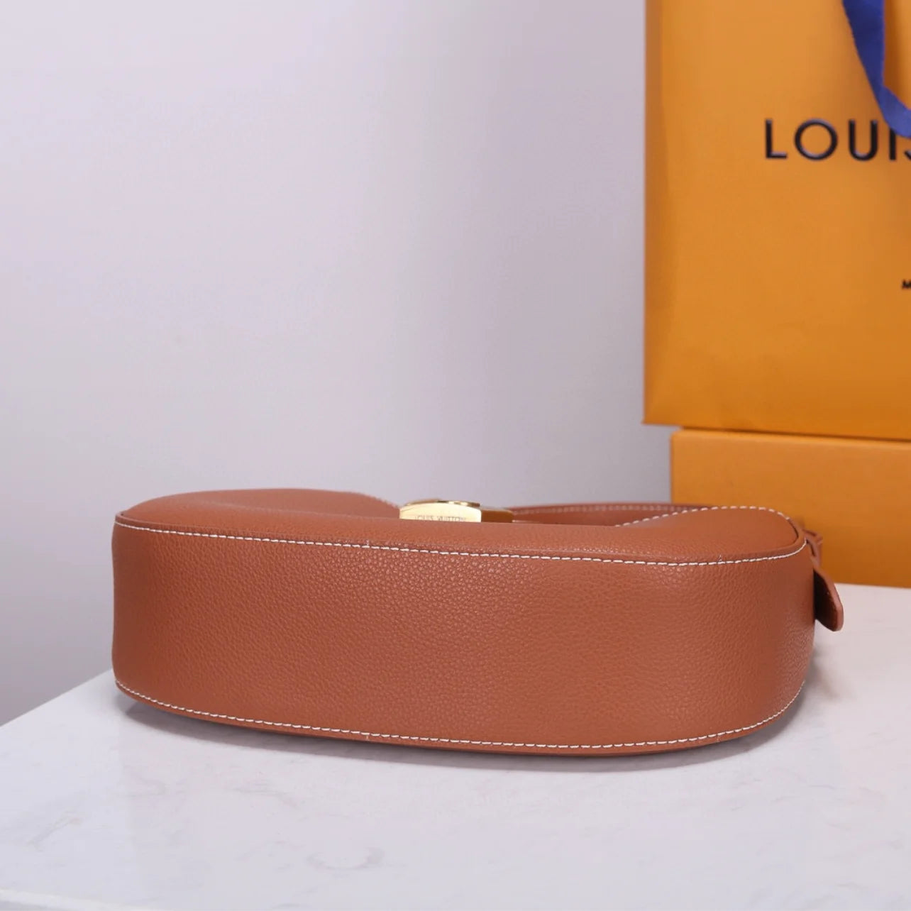 LOW KEY SHOULDER COGNAC