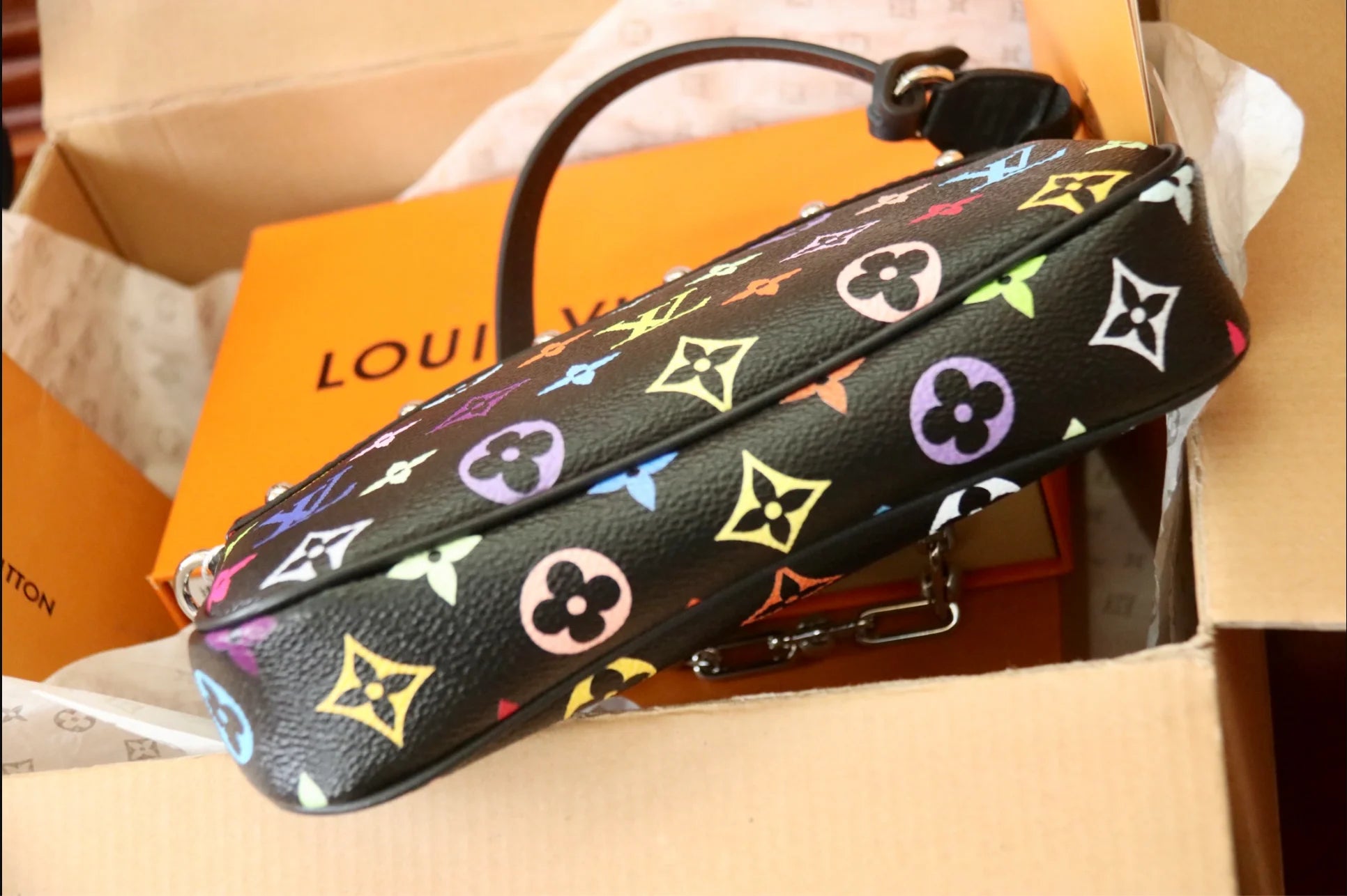 LV X TM POCHETTE ACCESSOIRES