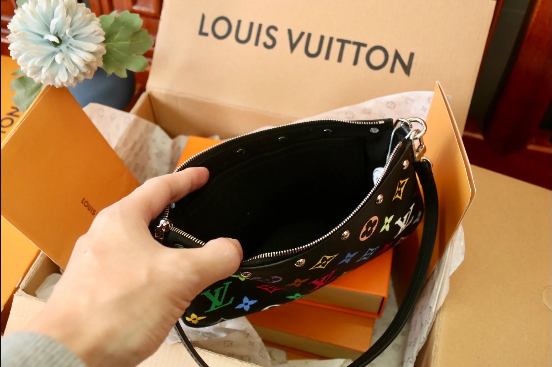 LV X TM POCHETTE ACCESSOIRES