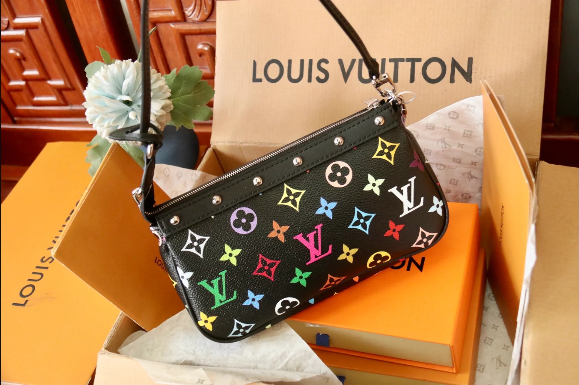 LV X TM POCHETTE ACCESSOIRES