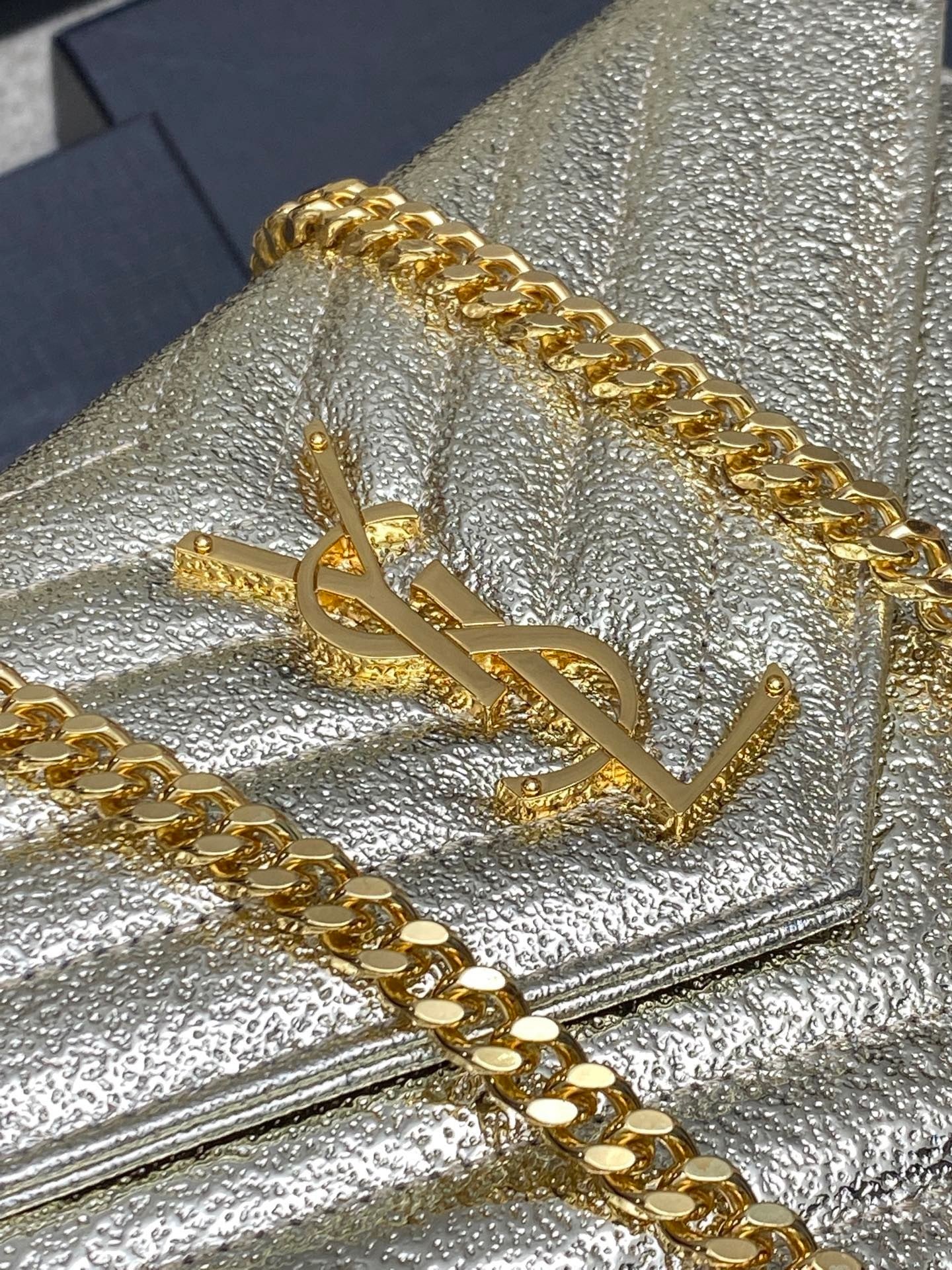 Cartera clásica con cadena Cassandre
